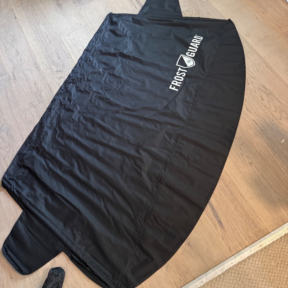 NIB FrostGuard Windshield Cover Winter Ice Frost Snow Protector with Sleeve